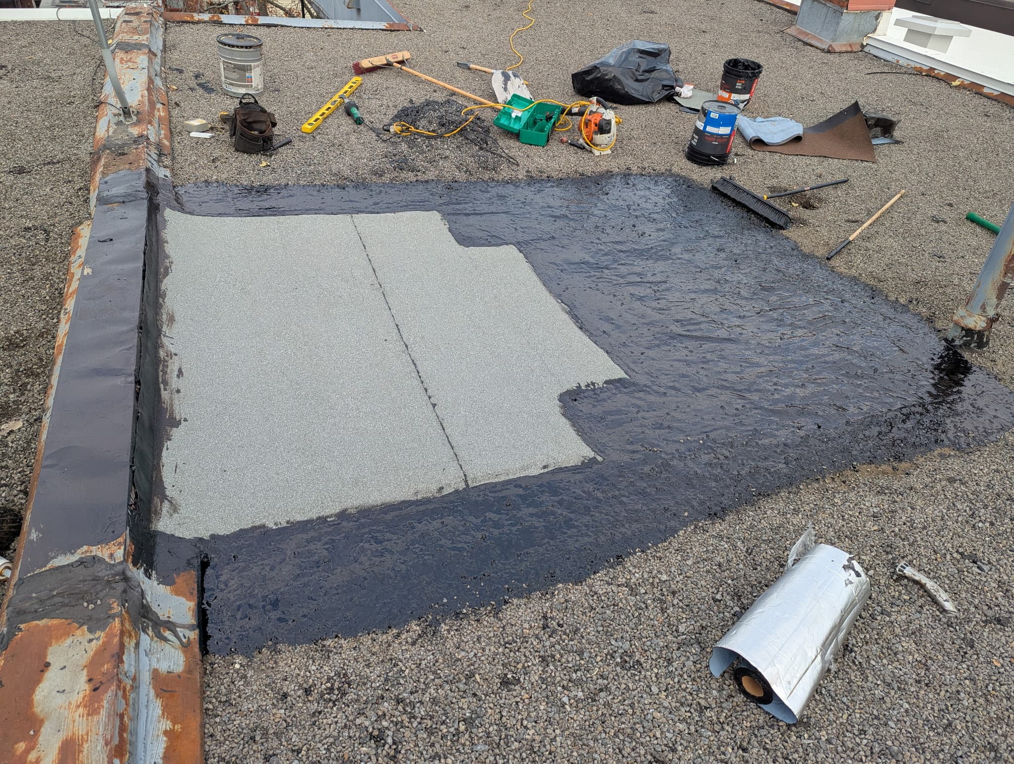 Emergency roof repair in progress - Castelli Carson Construction Montreal